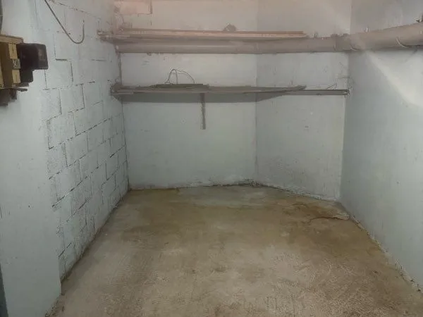 Garage fermé à louer résidence sécurisée