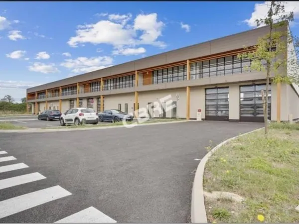 Local d'activité 451 m²