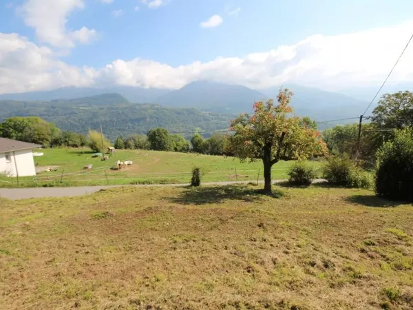 A VENDRE TERRAIN A BATIR 1089 M2 + GRANGE - LA CROIX DE LA ROCHETTE 73110