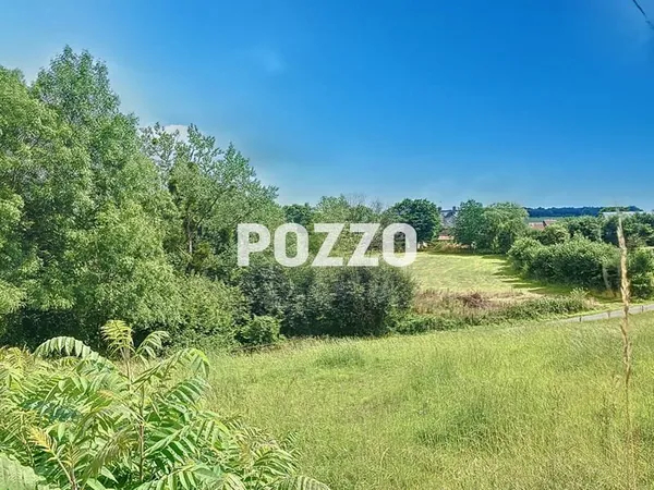 Terrain de loisir avec maison en bois et dépendances