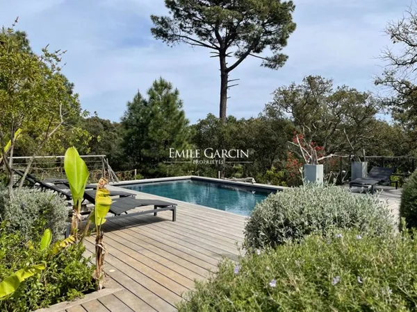 Villa d'architecte à louer dans un Domaine Privé dans la région de Porto-Vecchio