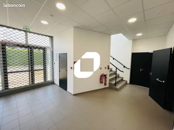 Local bureaux 227 m²