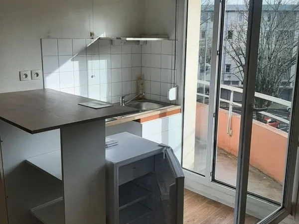 Studio lumineux avec balcon + parking - Proche Fac