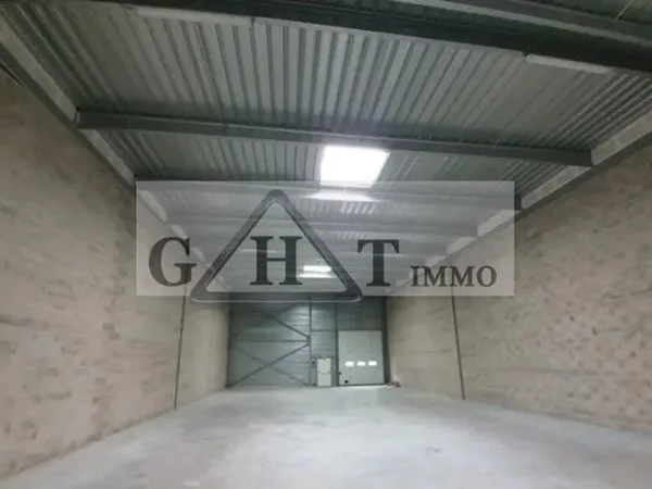 ENTREPOT 690M2 A LOUER MONTREUIL