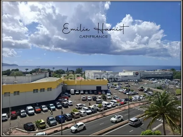 À LOUER - Local professionnel avec vue mer - Fort-de-France, Batelière (Immeuble Le Panorama)