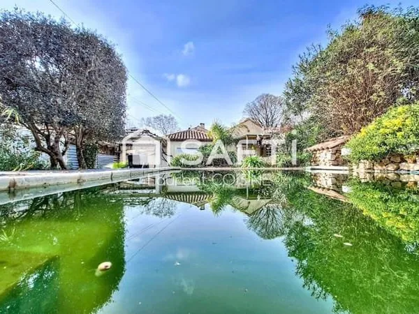 Maison de 105m² avec piscine sur parcelle de 500m² de terrain paysagé, au calme d'une impasse