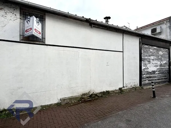 Entrepôt 100 m²