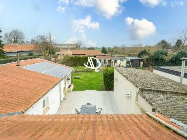 MAISON FAMILIALE 5 CHAMBRES + BUREAU+ JARDIN+ CAVE