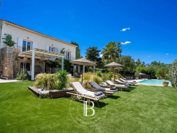 GASSIN - PROCHE SAINT-TROPEZ - 5 CHAMBRES - PISCINE