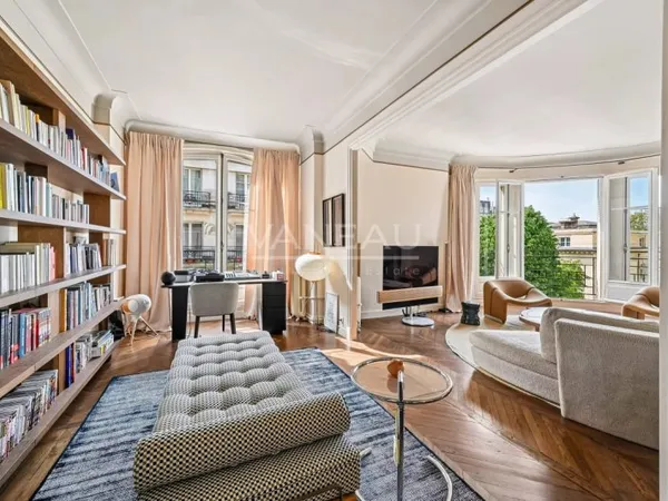 Paris VII - Élégant appartement de réception avec balcons - 175 m²