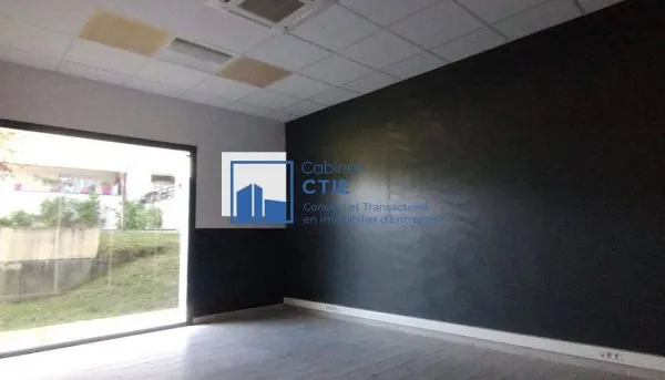 Local d'activité 124 m²