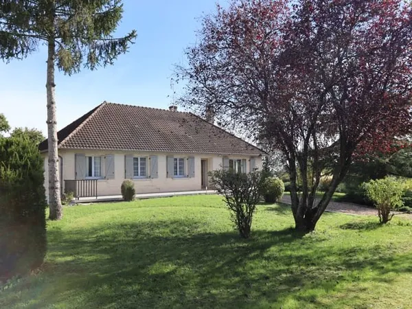 Ainay-le-Château Propriété spacieuse avec potentiel locatif et chalet sur un terrain de 5760 m2