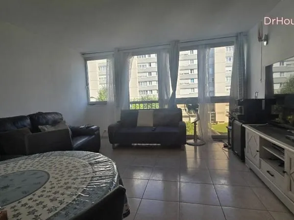 Superbe Appartement de 4 Pièces au Coeur du Quartier Idéal