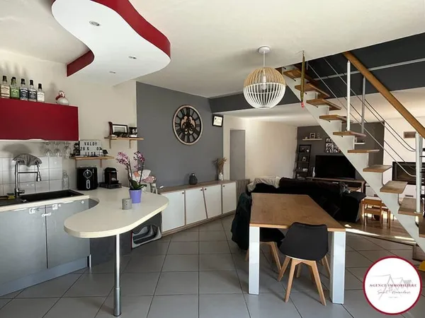 Maison 108 m² avec grange 65 m² et jardin - SAINT GEORGES DE POISIEUX