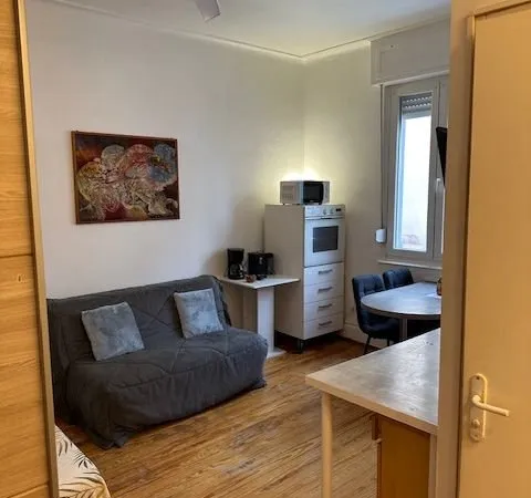 Grand studio meublé