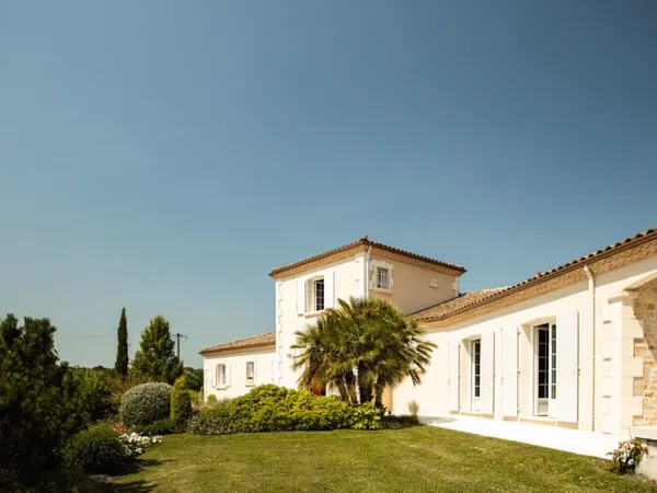 CONTEMPORAINE AVEC GITE ET SUPERBE VUE