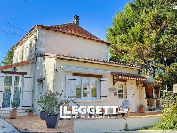 Studio 8 pièces 139 m²
