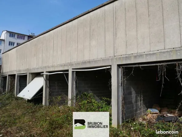 Parking/box 14 pièces 280 m²