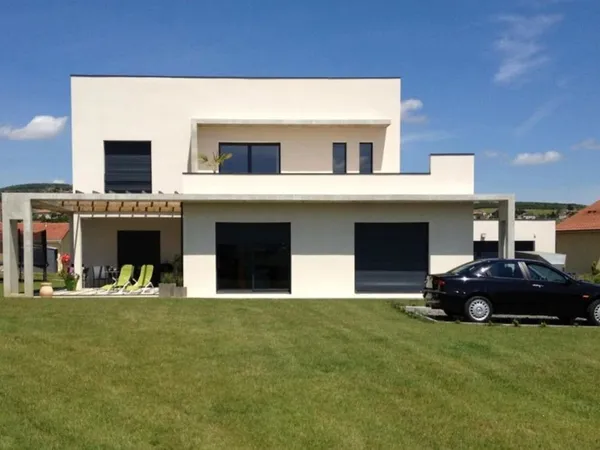 5 PIÈCES offrant 110m² de surface privative / Parking