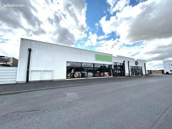 Local commercial 1 504 m²