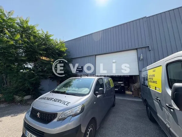 Local d'activité 1069 m²