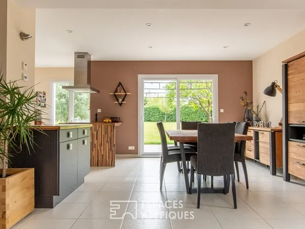 Lumineuse maison familiale avec dépendances