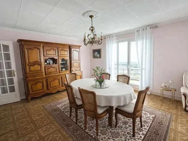 Dernier étage avec vue panoramique sur Nantes, un appartement lumineux au potentiel remarquable