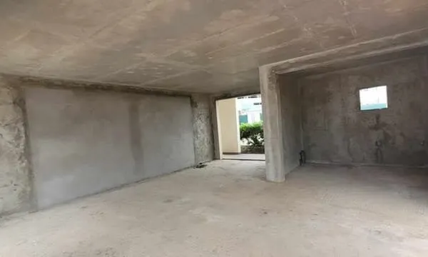 En location 1000 EUR par mois à Moule Local de de 50.56m2