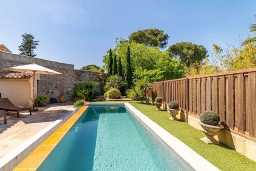 Maison 5 pièces 242 m²