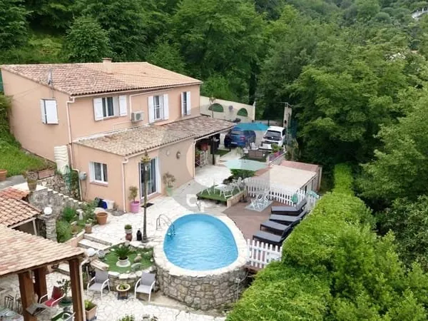 Deux Maisons Individuelles vue dégagée Piscine Terrain Gorbio