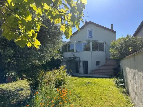 Maison 6 pièces 182 m² avec jardin et garage