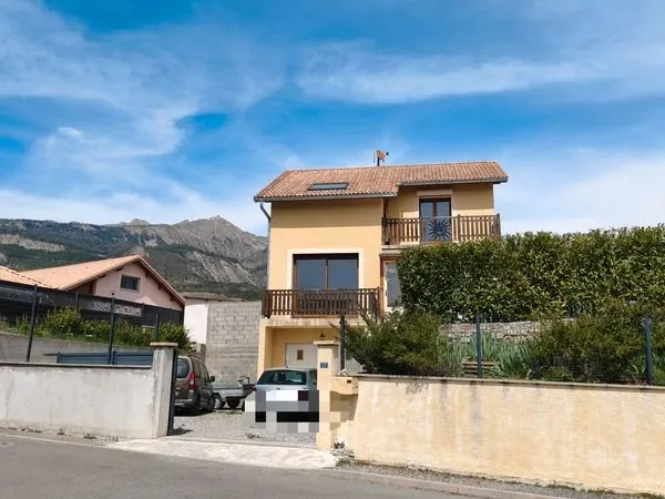 Maison 92 m² à Montgardin