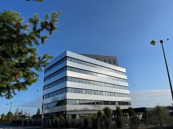 Local 560 m²