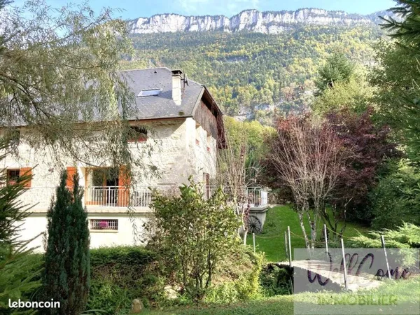 Maison 7 pièces 196 m²