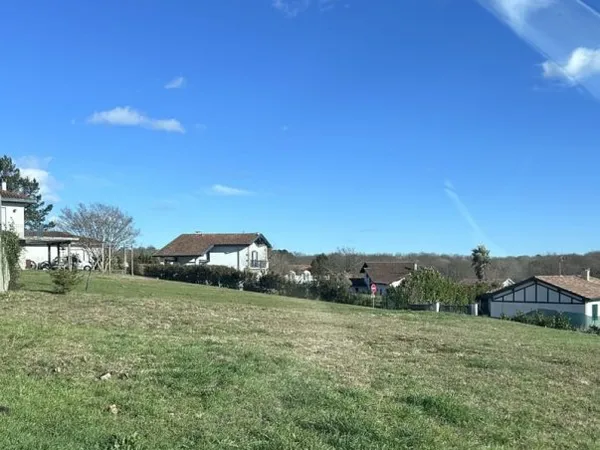 TERRAIN CONSTRUCTIBLE 832 m2 ARBONNE