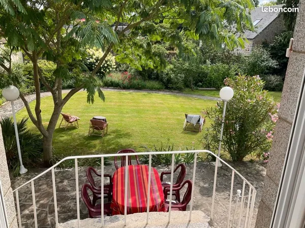 BELLE PROPRIETE EN VILLE au calme 1600 m2 constructible avec demeure de maître en pierres 190 m2