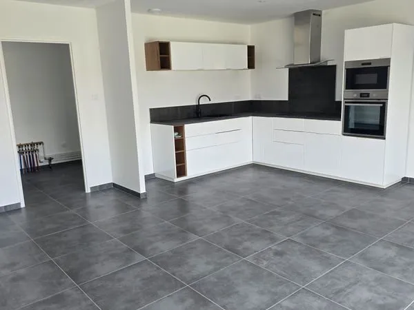 Villa T4 de plain-pied avec garage et jardin
