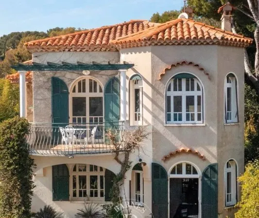 VENTE - CASSIS - MAISON 1930 AVEC DEPENDANCE ET PISCINE- VUE MER ET CAP CANAILLE