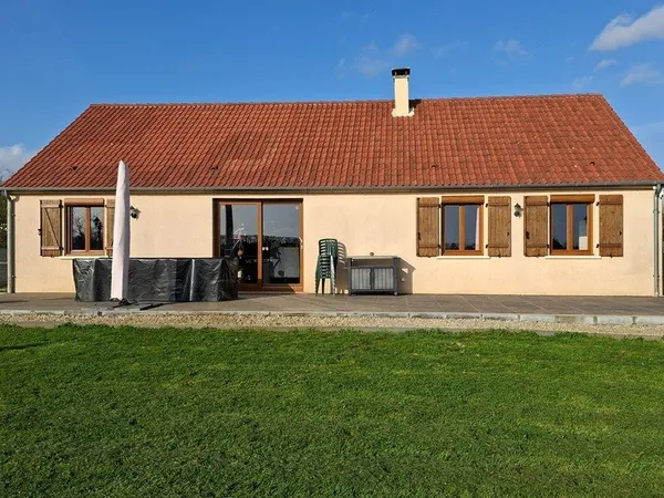 Maison 4 chambres 116m2 +double garage, grande piece de vie plein sud, double garage. sur 2400m terr