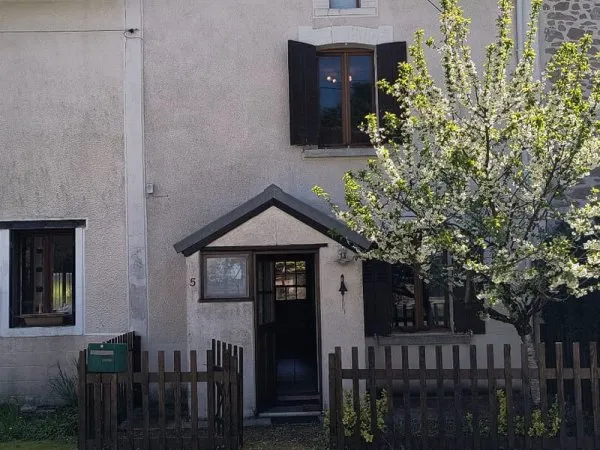 CREUSE - Près de La Souterraine: maison de 3 chambres avec un petit maison indépendant à rénover
