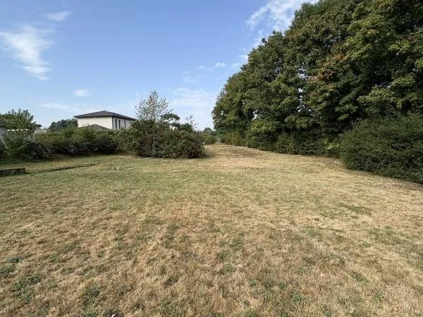 TASSIN - Chemin de l'Aigas, Terrain de 679m2 viabilisé, plat et arboré