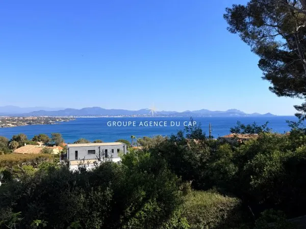 A VENDRE VILLA DE 117M2 AVEC VUE MER BON POTENTIEL, AUX ISSAMBRES