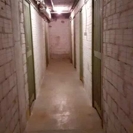 Cave saine et aérée dans immeuble sécurisé