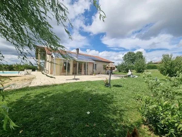 Caussade : MAISON D'ENVIRON 120M2 , TERRAIN 1600 M2, AVEC PI