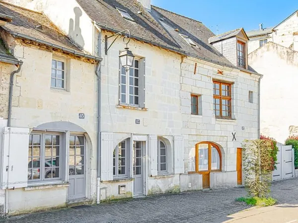 Charmante maison en tuffeau à pied du centre de Saumur