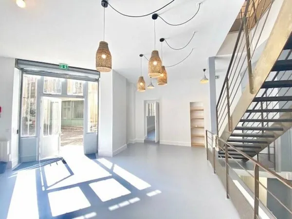 Bureaux 241 m²