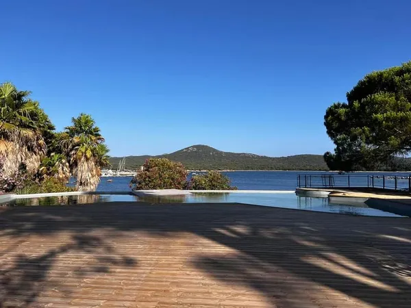 Appartement T3 pieds dans l'eau avec vue mer à Pianottoli-Ca