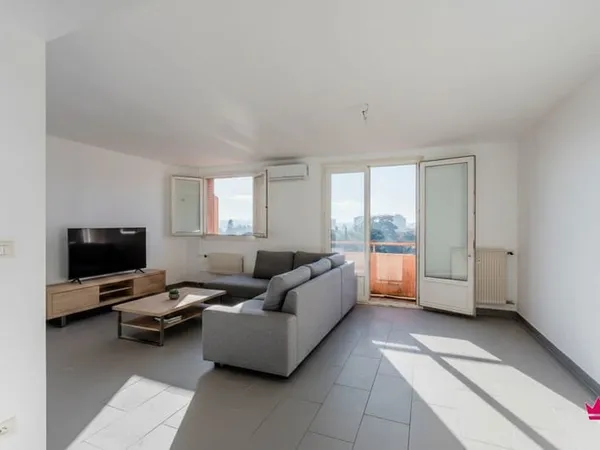 Appartement traversant 2 chambres - Décines