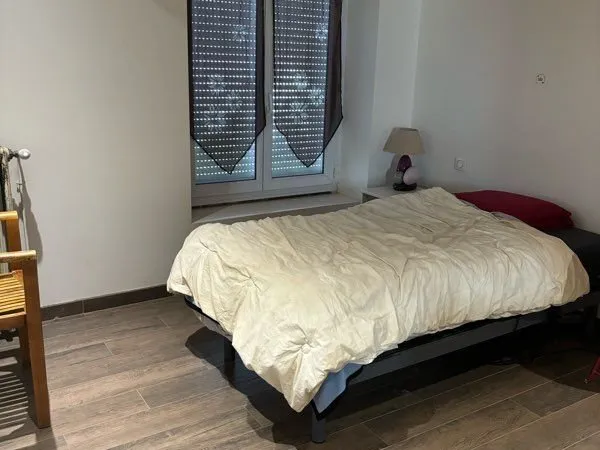 Chambre meublée