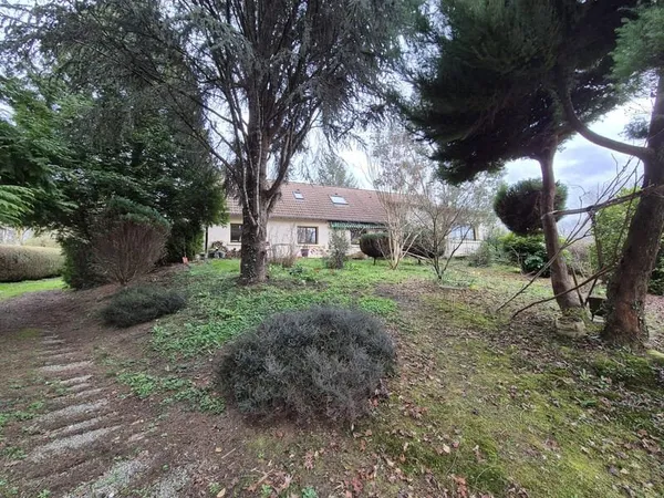 Maison de village avec terrasse